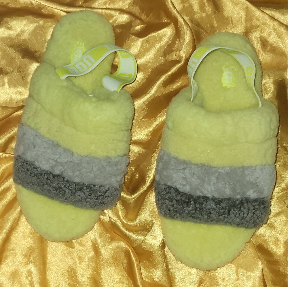 Women's UGG Fluff Yeah Slide Size 9